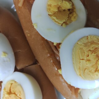 茹で卵とナポリタンスパゲッティのホットドッグ